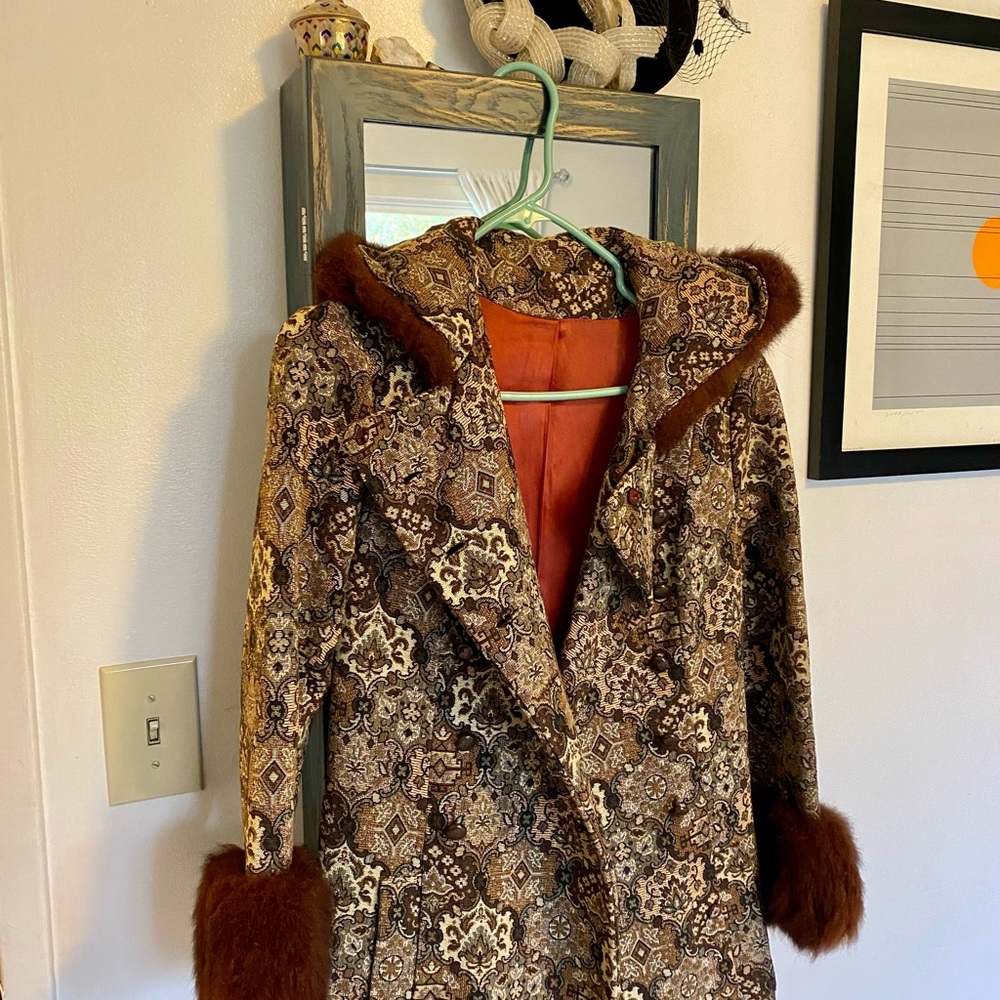 Vintage Coat - Picture 3 of 11